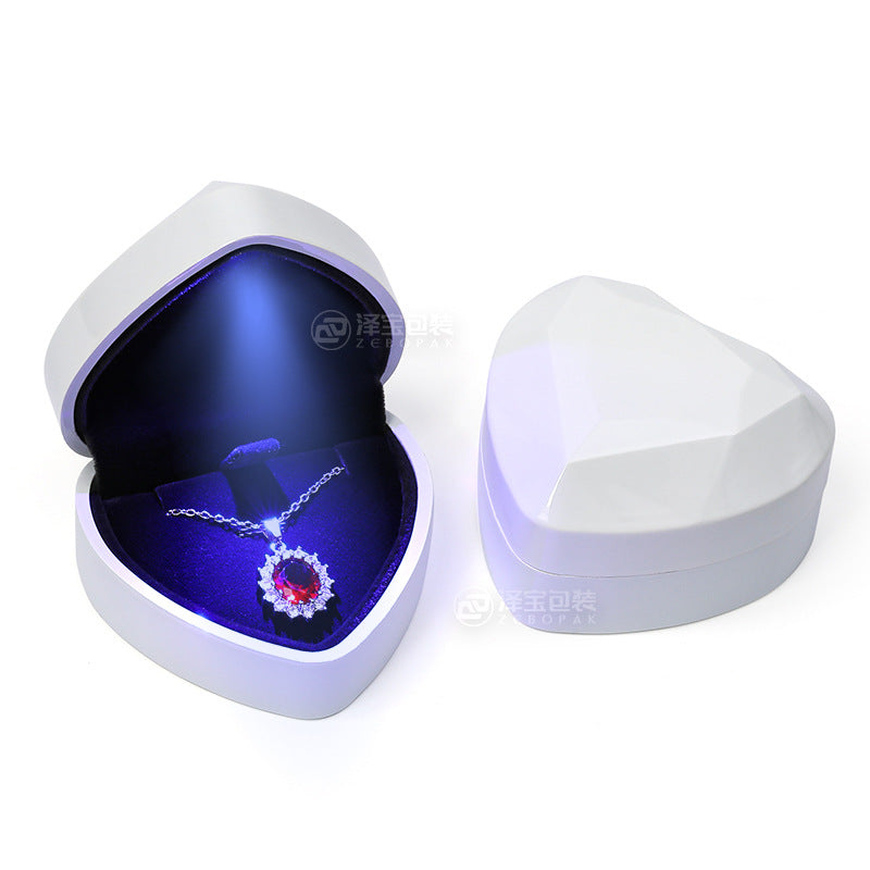 Boîte à bijoux cœur avec lumière LED – Présentation lumineuse et raffinée