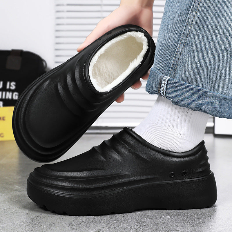 chaussures de chef isolées pour hommes en noir avec doublure en peluche