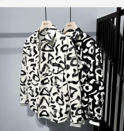 Chemises à manches longues hommes couleur noir et blanc avec motif abstrait.