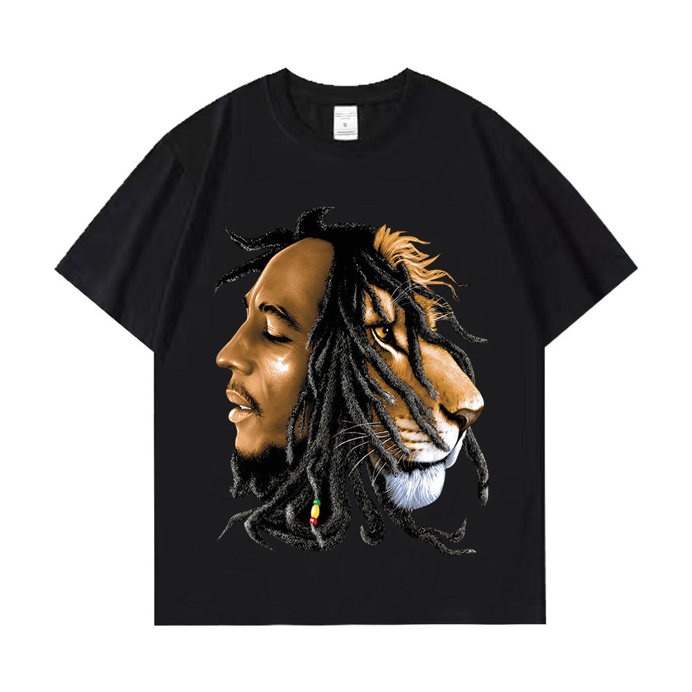 T-shirt lion dreadlocks avec impression d'un lion et d'un profil humain sur fond noir.
