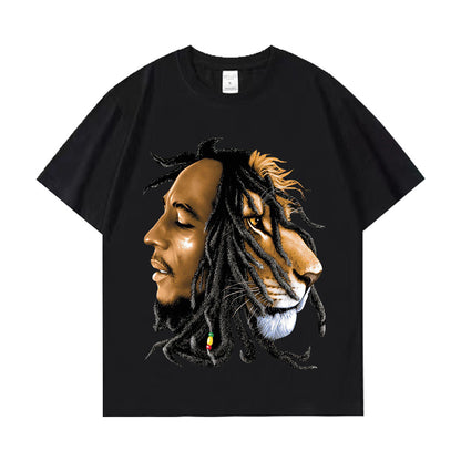 T-shirt lion dreadlocks avec impression d'un lion et d'un profil humain sur fond noir.