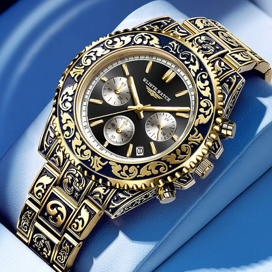 Montre homme vintage multifonction avec cadran noir et bracelet doré orné de motifs élégants.