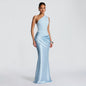 Robe maxi off-épaule soirée en bleu clair, style élégant et ajusté, parfaite pour un événement spécial.