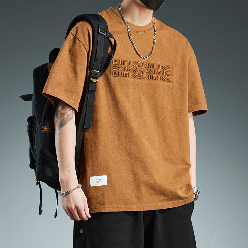 T-shirt homme décontracté polyvalent en coton beige, style décontracté avec sac à dos.
