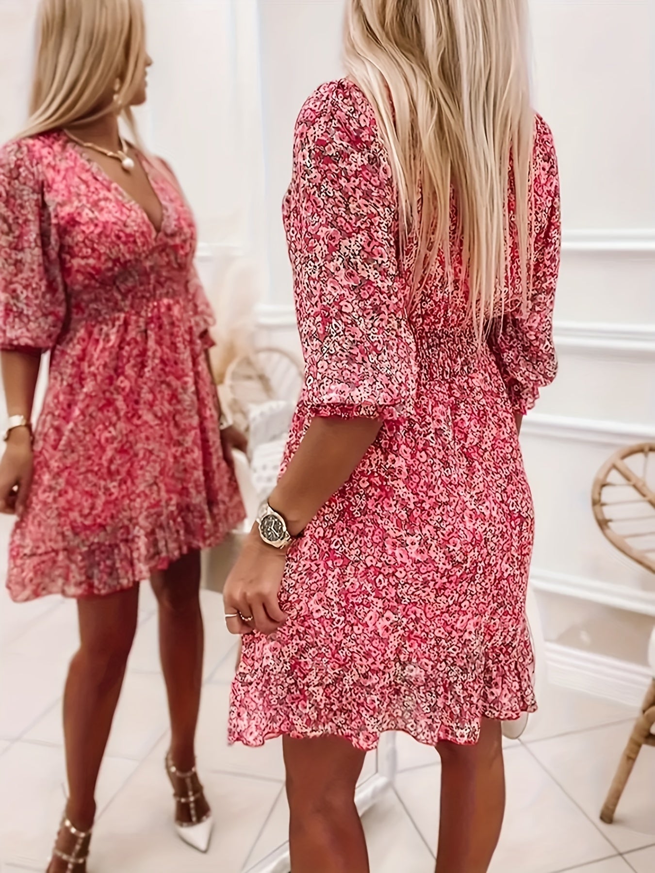 Robe imprimée à col en V avec manches et taille à volants