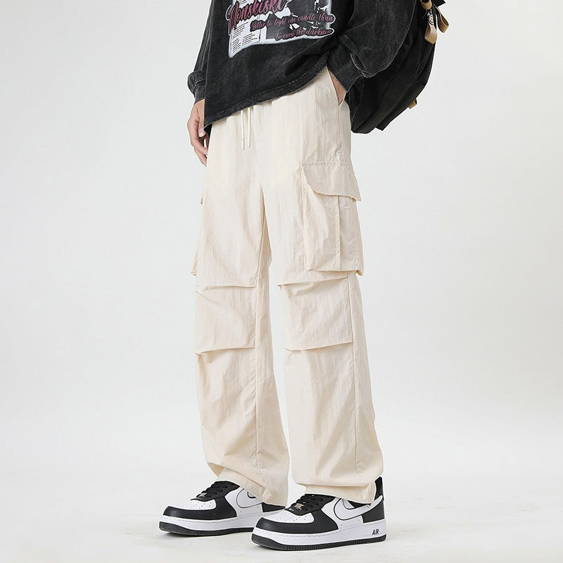 Pantalons d'été en soie glacée pour hommes, coupe droite, couleurs claires, style décontracté avec poches.