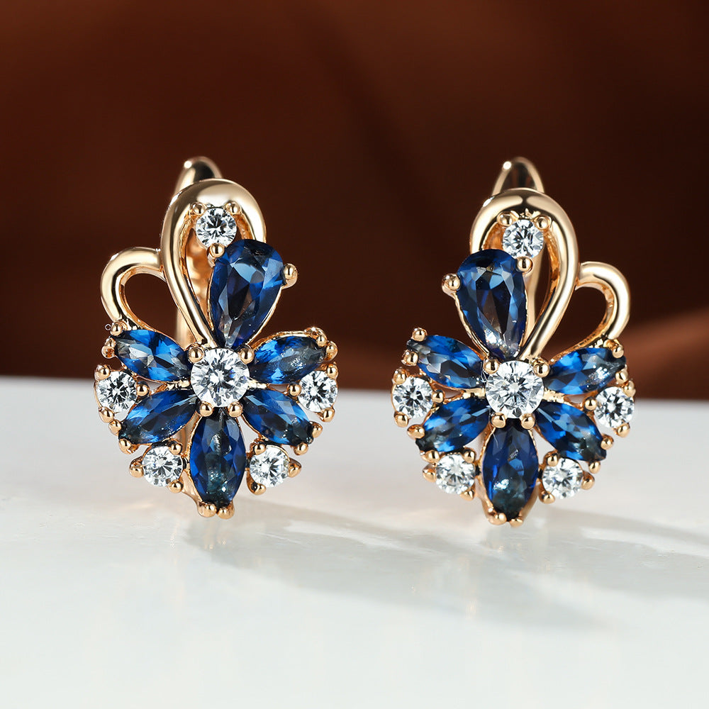 Boucles d'oreilles en zircon en forme de goutte avec saphir bleu et zircons éclatants.
