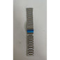 Montre connectée écran rond avec bracelet en acier inoxydable et fermoir bleu.