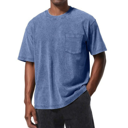 T-shirt homme imprimé numérique rétro en coton bleu avec poche, coupe décontractée, manches courtes.