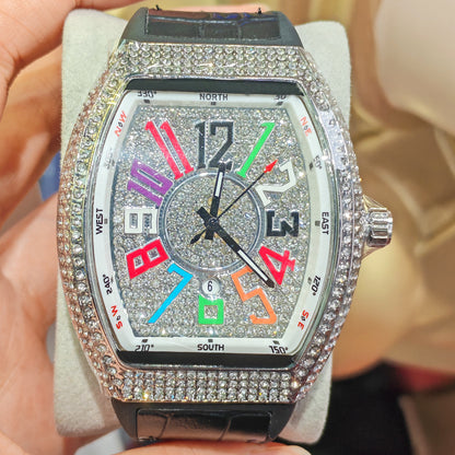 montre minimaliste en cuir avec accents en diamant sur fond scintillant