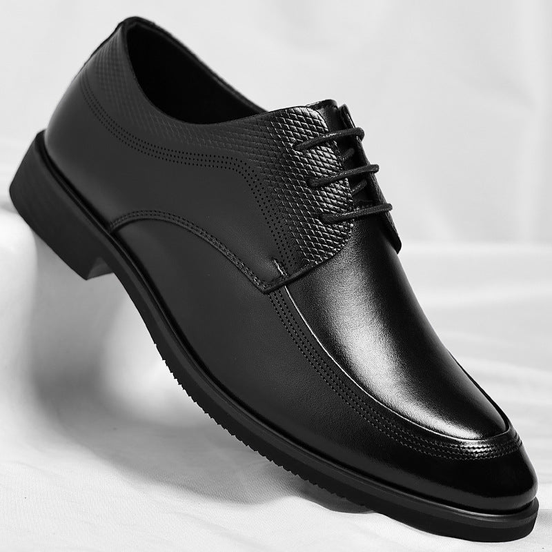chaussures en cuir à lacets grande taille noires élégantes sur fond blanc